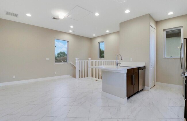 Building Photo - 5029 Grandiflora Rd