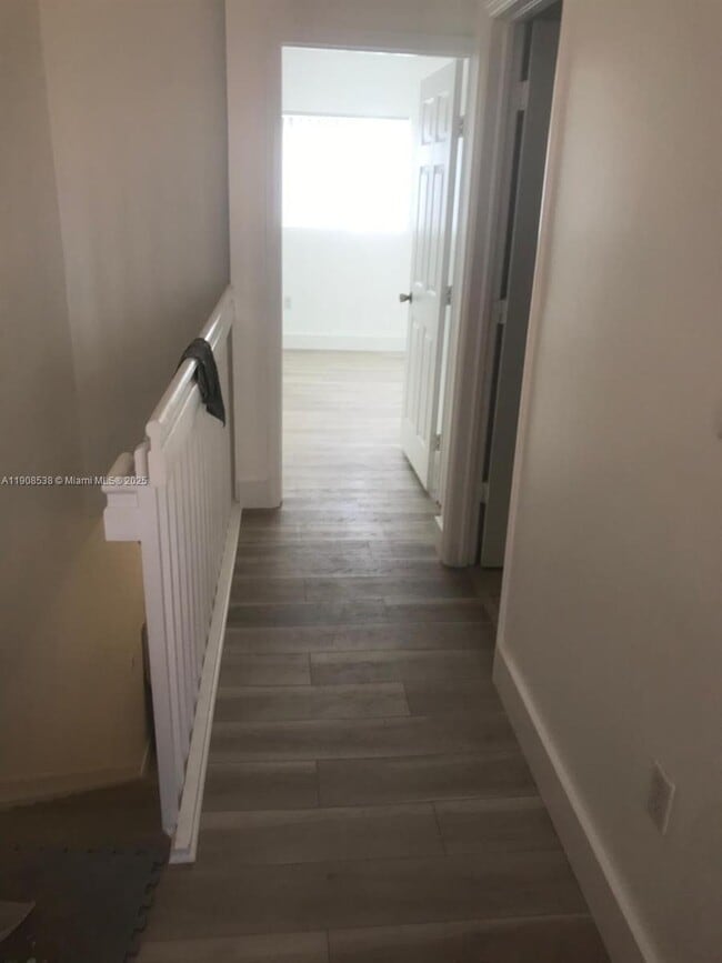 Building Photo - 928 SW 3rd St