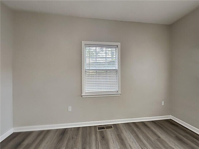 Building Photo - 255 Farrington Ave SE