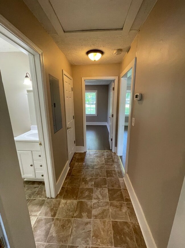 Building Photo - Updated 3/1 House in Cedartown- $1,395