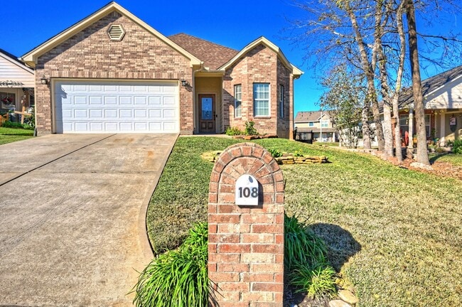 Building Photo - 108 Cove Cir