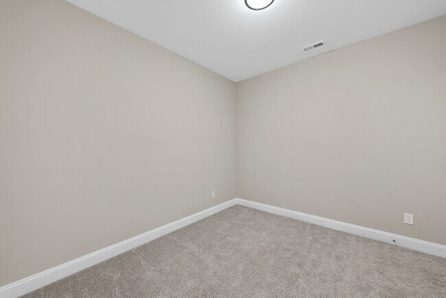 Building Photo - 7994 Humie Olive Rd