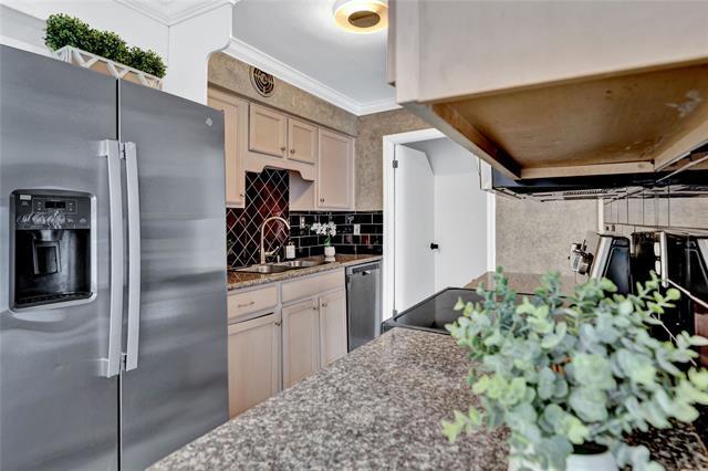 Building Photo - 2640 Custer Pkwy