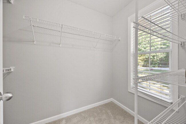Building Photo - Spacious 3BR/3BA + 2 Bonus Rooms | $2,500/...