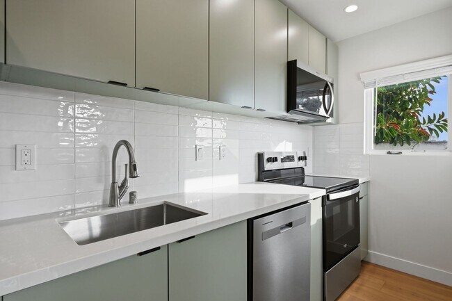 Building Photo - 2735 Broadway-3