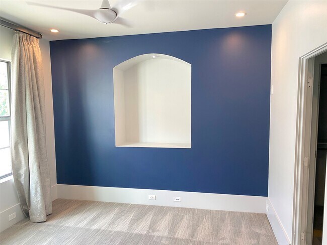 Building Photo - 4642 Devon St