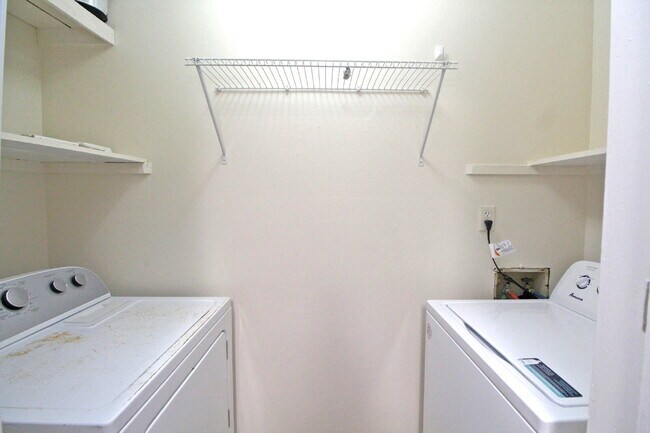 Building Photo - Spacious 2-Bed, 1-Bath Gulf Breeze Duplex Just Past the National Seashore with Updated Kitchen, F...