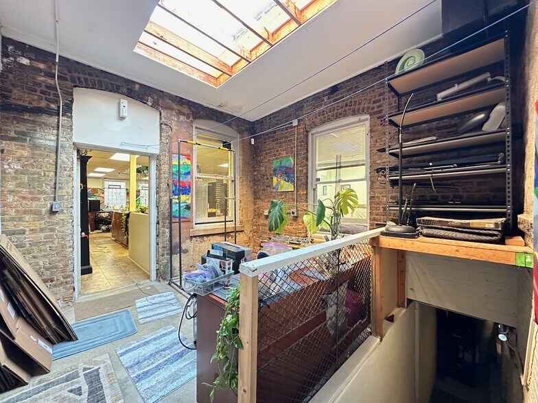 Building Photo - 3607 N Damen Ave