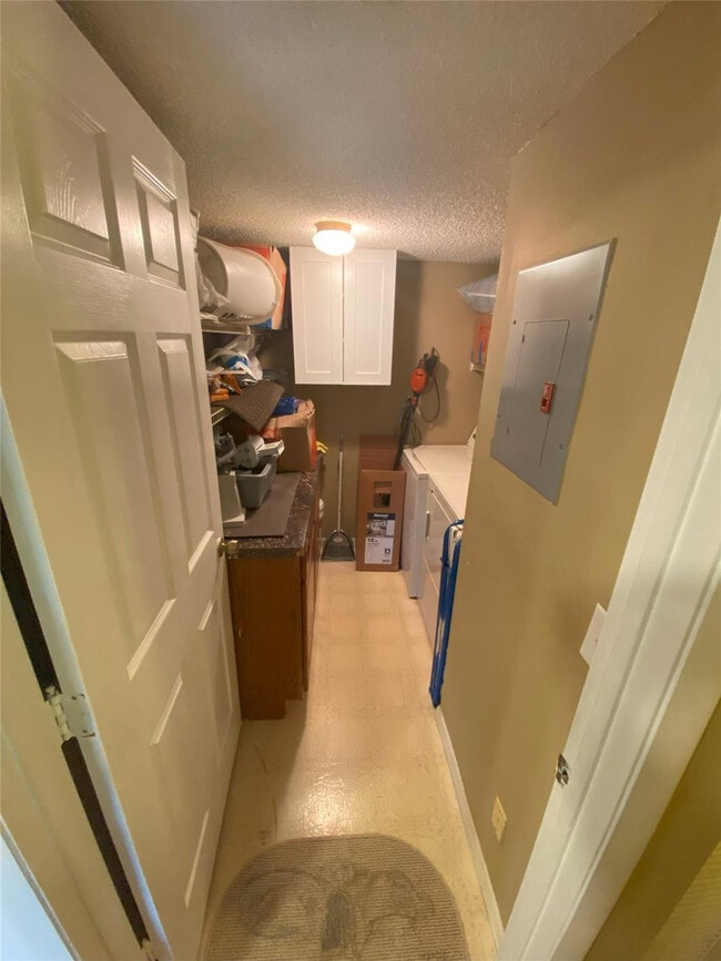 Building Photo - 821 Sky Pine Way