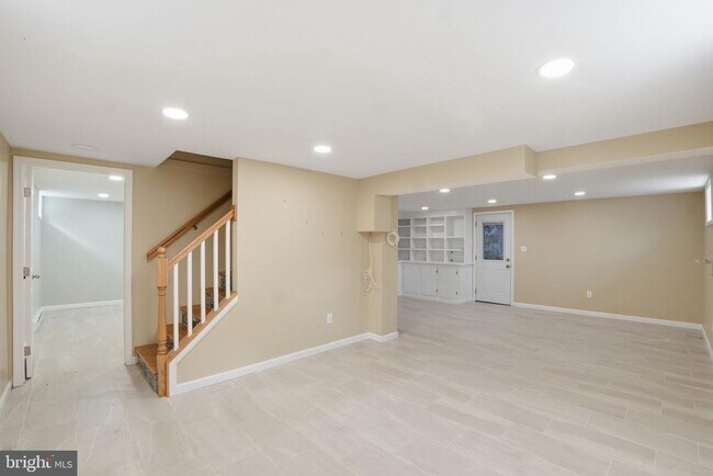 Building Photo - 2913 Cleave Dr