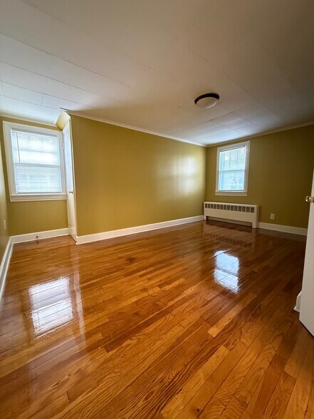 Building Photo - 214 Columbia St