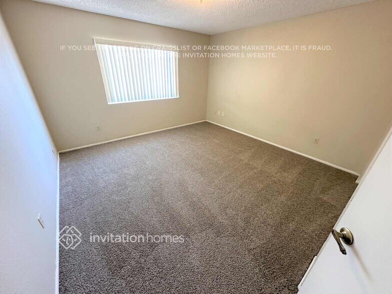 Building Photo - 1615 W Curry Dr