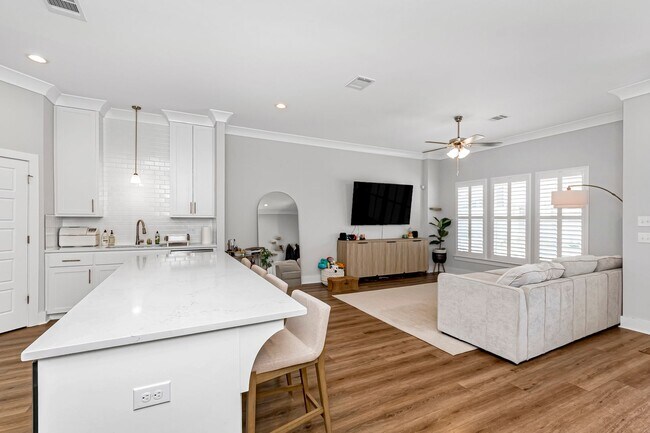 Building Photo - 3 Bedroom Home in River Hills