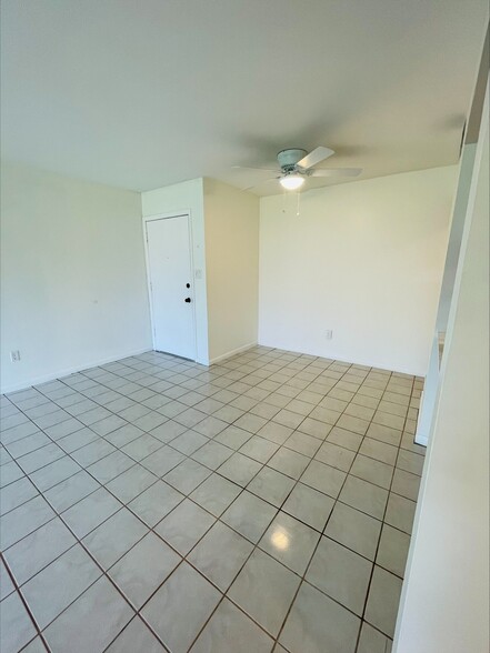 Building Photo - 850 S Village Dr