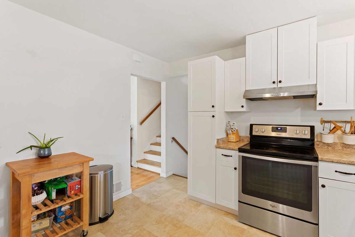 Building Photo - 2506 Lelaray St