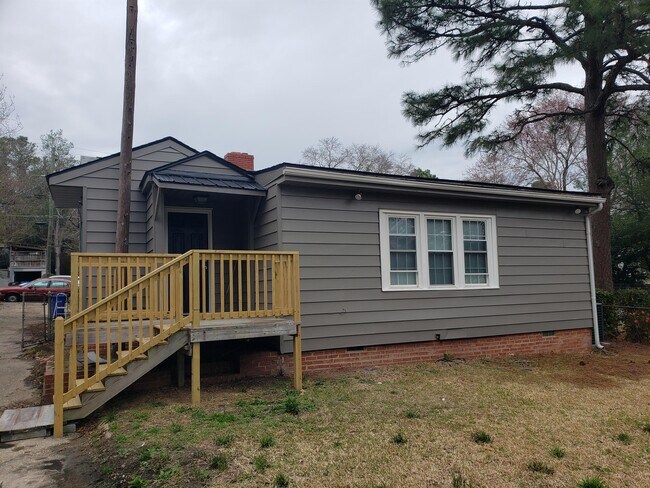 Building Photo - 810 Anarine Rd