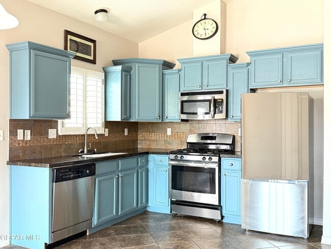 Building Photo - 3729 Loma Brisa Dr