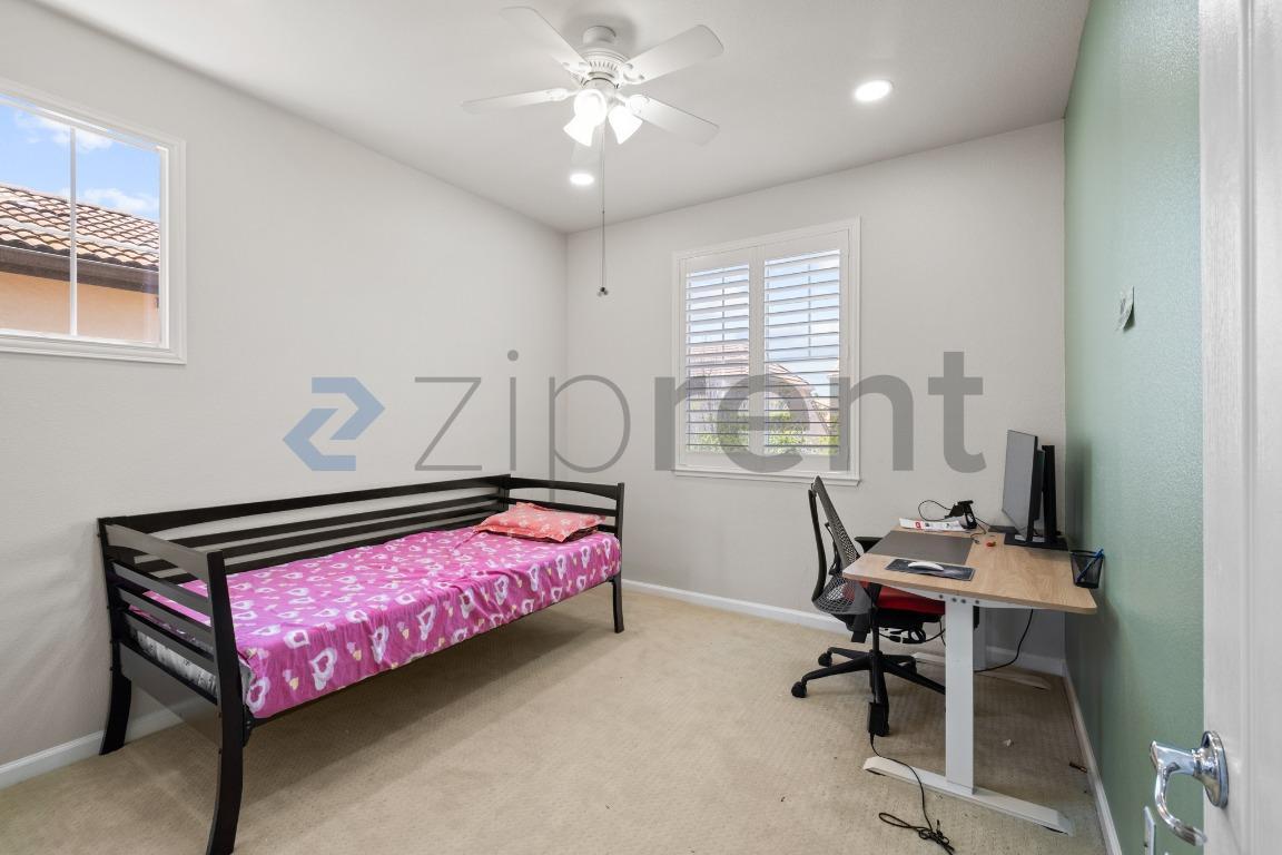 Building Photo - Unit