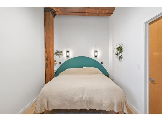 Building Photo - 404 N Washington Ave