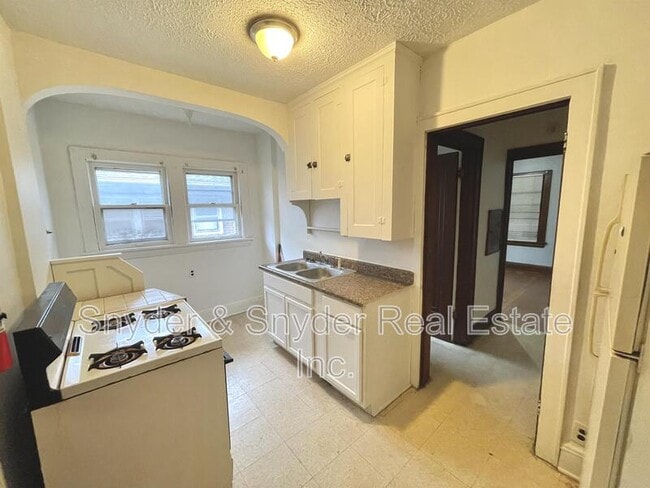 Building Photo - 689 Schiller Ave