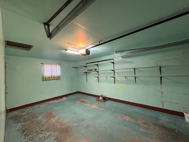 Building Photo - Charming Three Bedroom Near Pacific Ave!