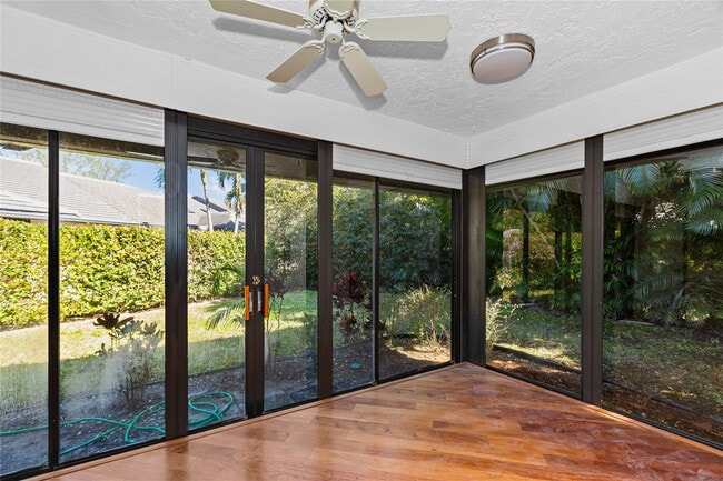 Building Photo - 5051 Pine Dr