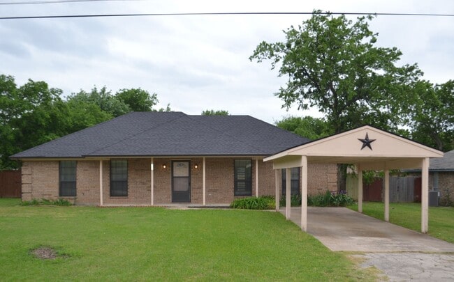 Primary Photo - 525 W Lloyd St