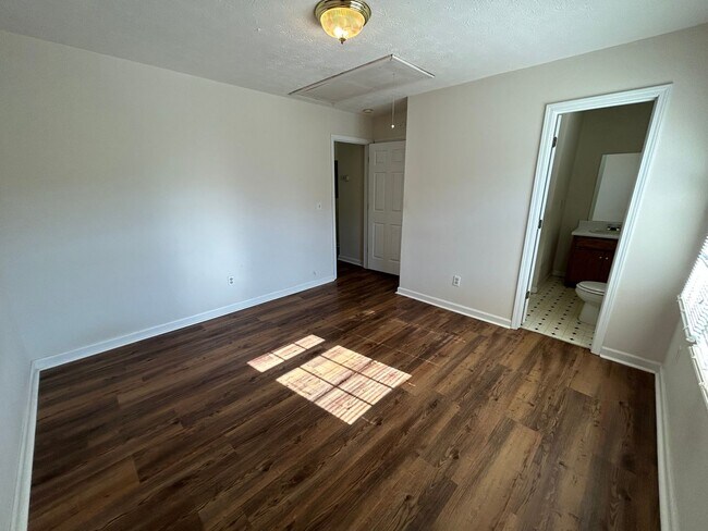 Building Photo - 2692 Callier Springs Rd SE