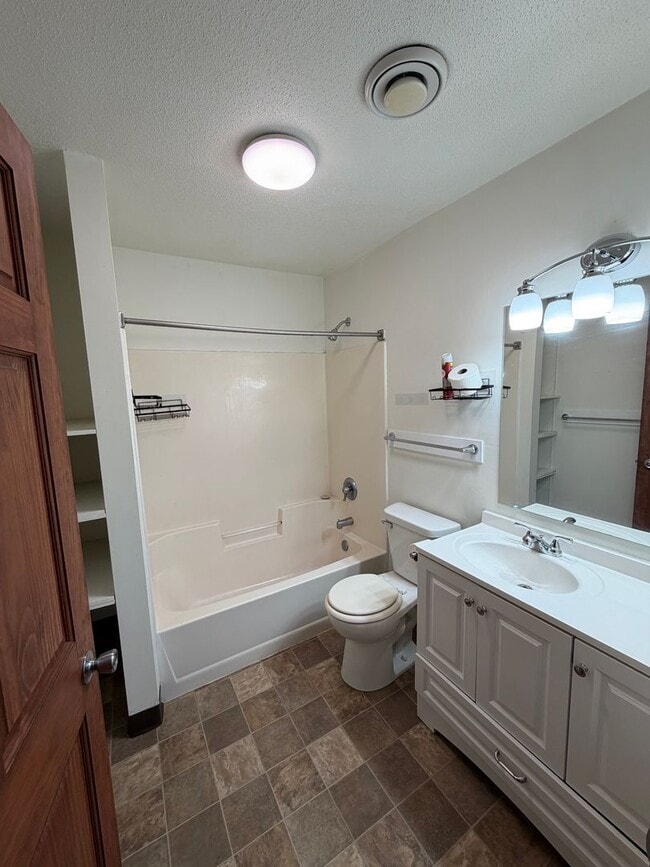 Building Photo - 317-319 N 3rd Ave W