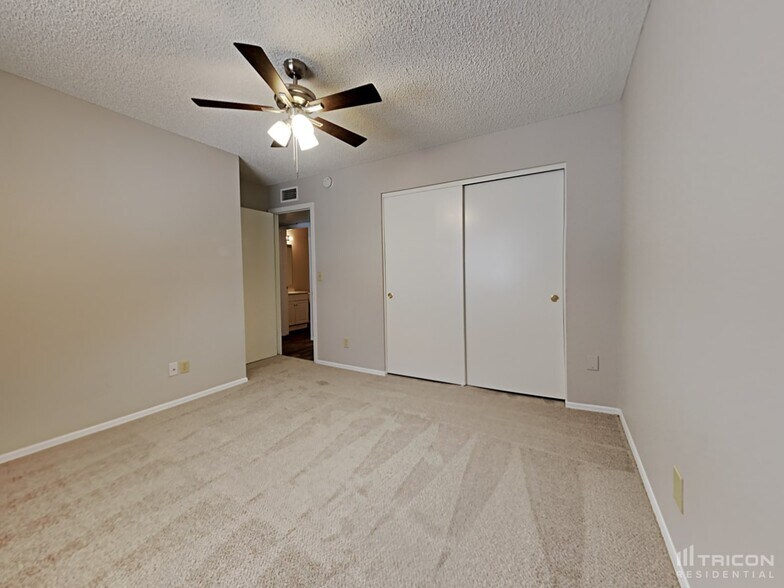 Building Photo - 8427 W Orchid Ln