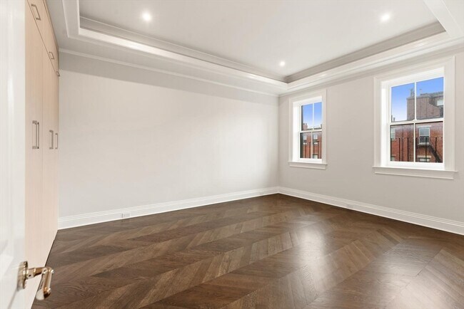 Building Photo - 121 Newbury St