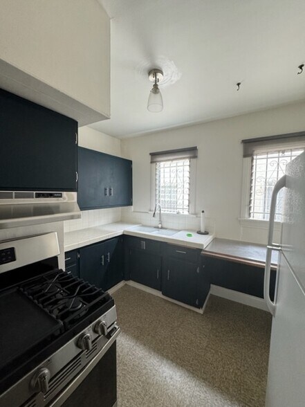 Kitchen - 1510 Rosalia Rd