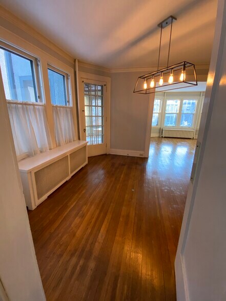 Building Photo - 589 Lincoln Ave