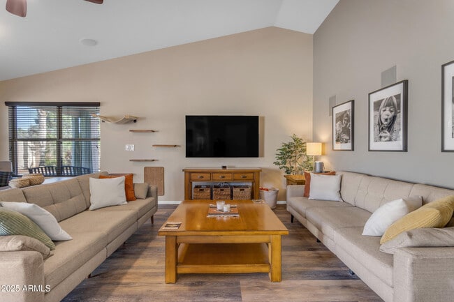 Building Photo - 1823 W Remington Dr