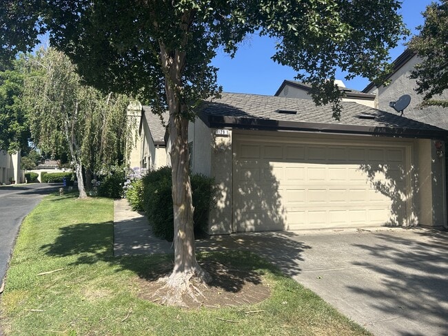 Building Photo - 1129 Cedar Creek Dr