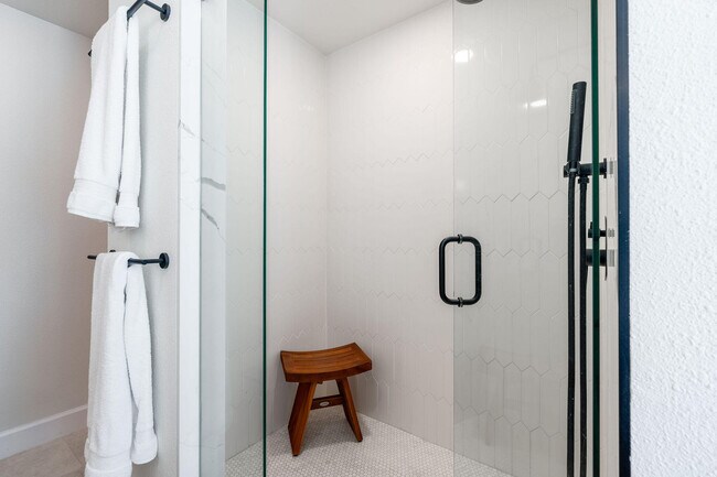 Building Photo - 48910 Noline Pl