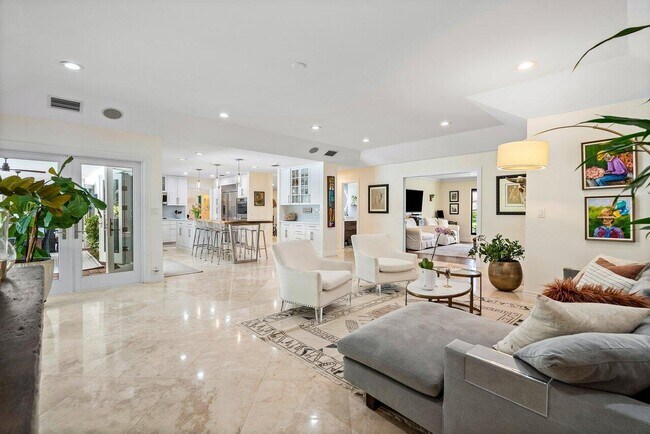 Building Photo - 3765 Kings Way