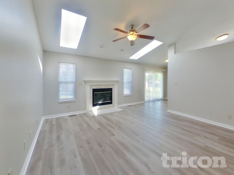 Building Photo - 945 Center St