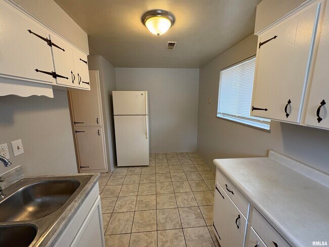 Building Photo - 2613 W Wardcliffe Dr