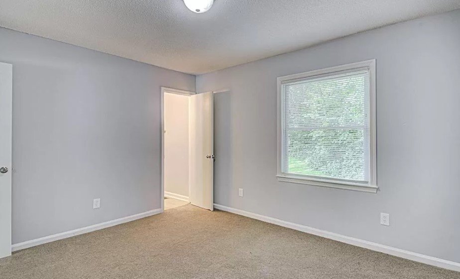 Building Photo - 409 W Vandalia Rd