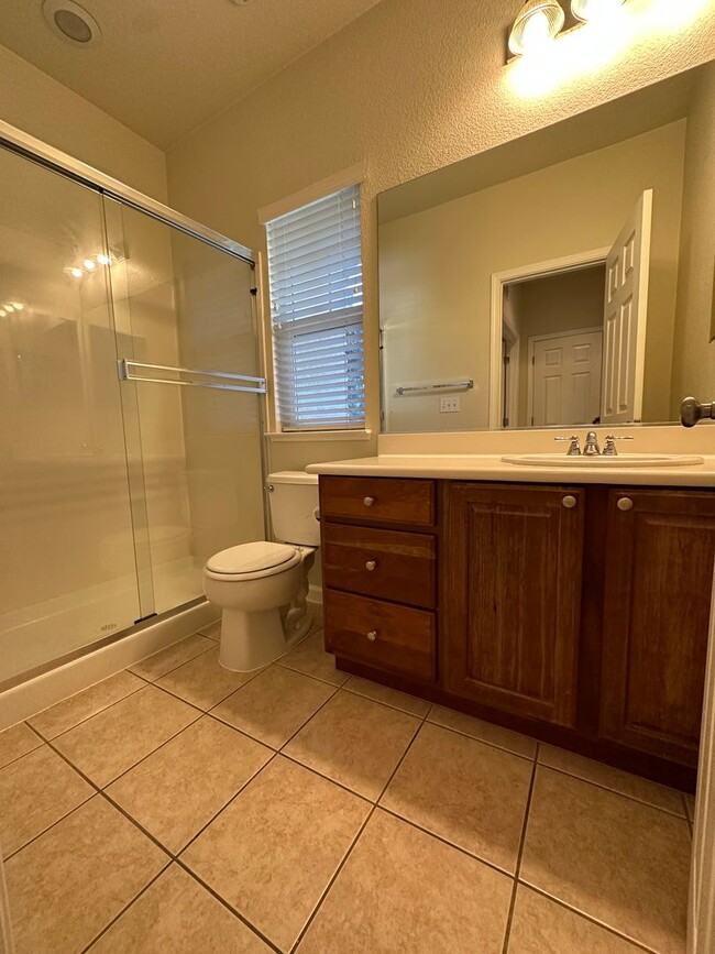Building Photo - Beautiful 5 Bedroom, 3 Bath Mountain House...