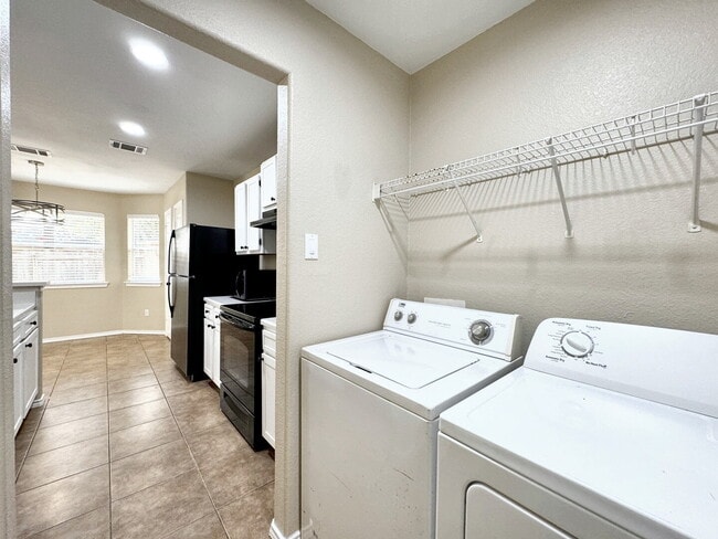 Building Photo - 831 Sagewood Trail