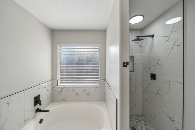 Building Photo - 1111 Kingbriar Cir