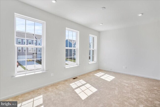 Building Photo - 64 Stafford Pl