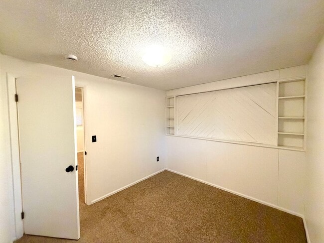 Building Photo - Spacious 3 Bed + Office, 2 Bath Single Family Home with a 2 Car Garage!