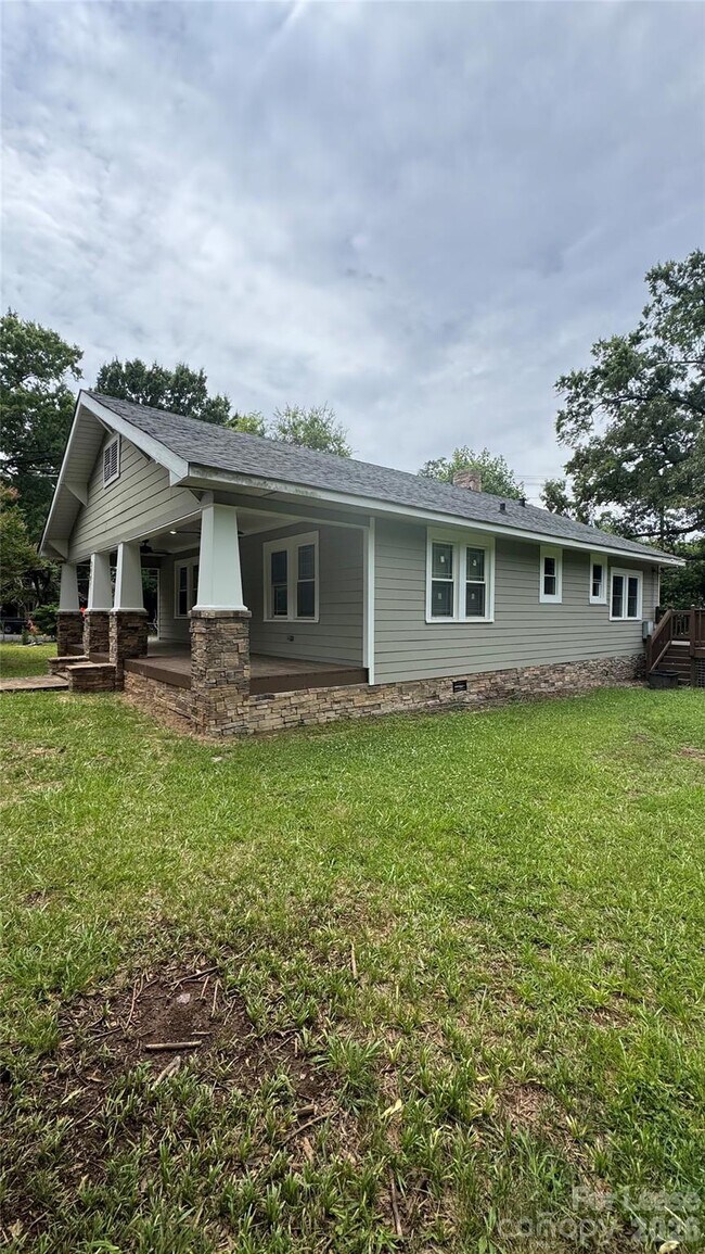 Building Photo - 3001 Wesley Ave