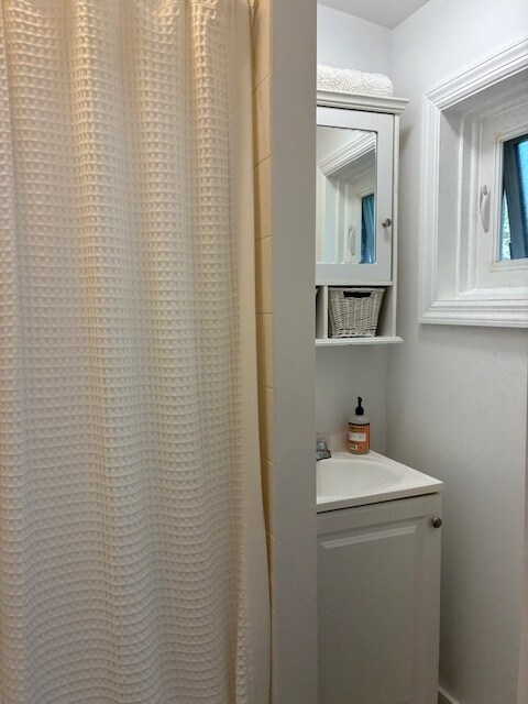 Bathroom - 816 Mill Plain Rd