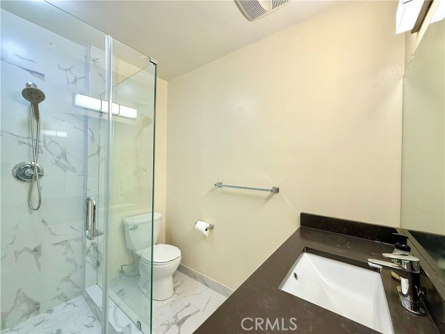 Building Photo - 3159 Del Mar Ave