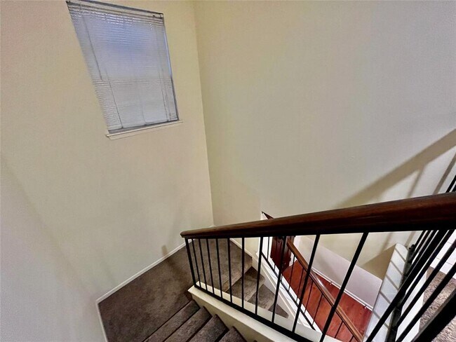 Building Photo - 3038 Sam Houston Dr