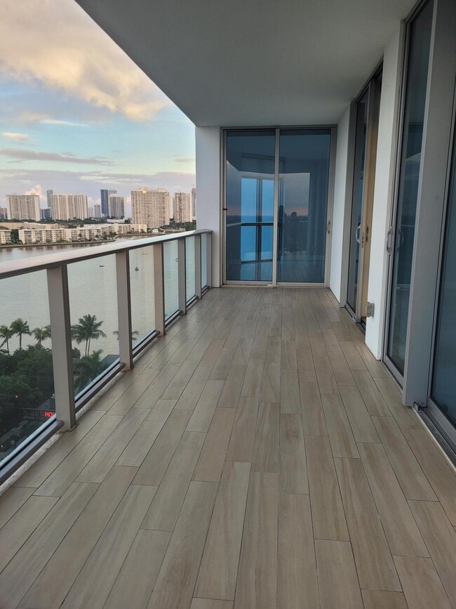 Building Photo - 17301 Biscayne Blvd